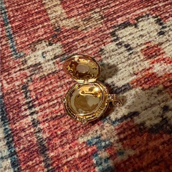 Like New Awe Inspired Manifestation Locket 14K Yellow Gold Vermil - Picture 8 of 10